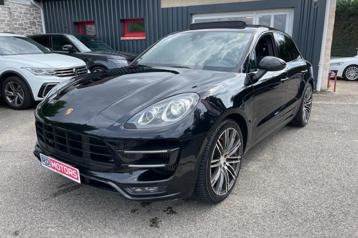 PORSCHE MACAN