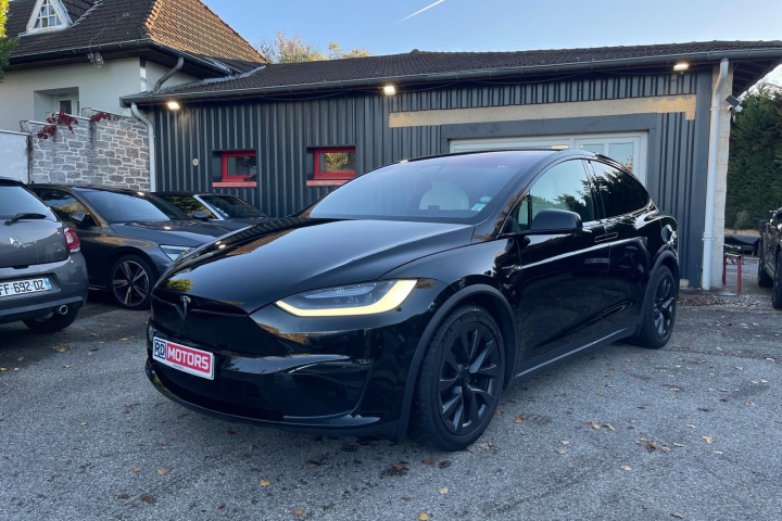 TESLA MODEL X