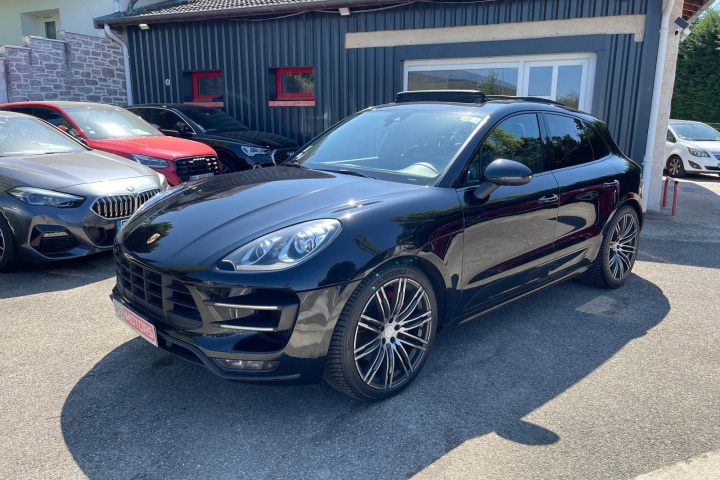 PORSCHE MACAN